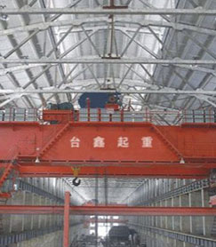 На данном снимке представлен один из наших 100-тонных кранов, изготовленных для гидроэлектростанции водохранилища Циншуй в провинции Хунань. 
